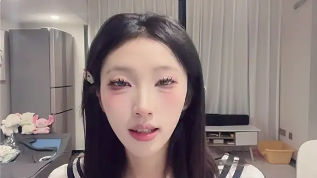 ZhaoZhao-ZM online show from September 13, 2025, 1:22 pm