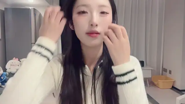 ZhaoZhao-ZM online show from September 11, 2025, 2:06 pm