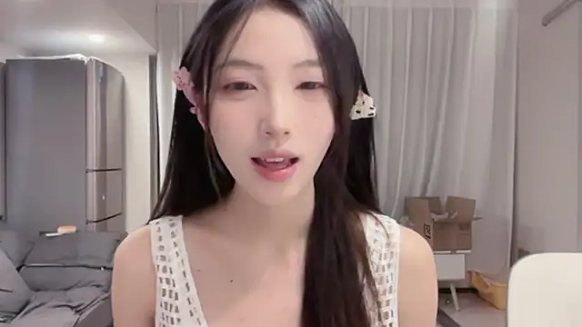 ZhaoZhao-ZM online show from October 8, 2025, 12:17 pm