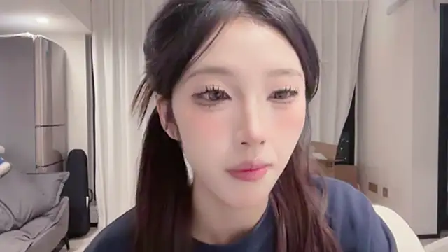 ZhaoZhao-ZM online show from October 12, 2025, 1:12 pm