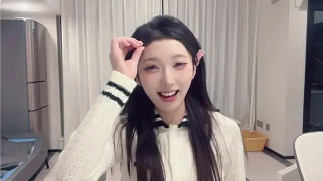 ZhaoZhao-ZM online show from September 10, 2025, 1:43 pm