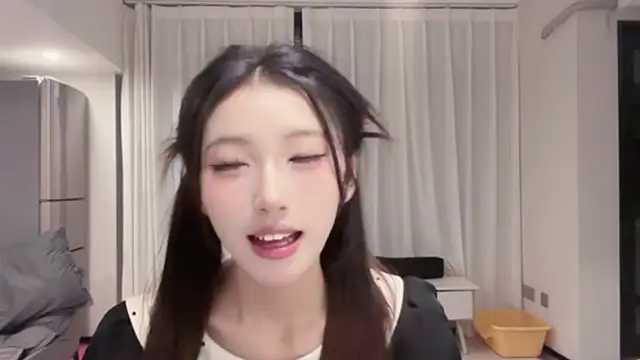 ZhaoZhao-ZM online show from October 2, 2025, 2:31 pm