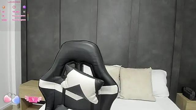 Snapshot of alanapark07 chatting on October 29, 2025, 12:59 pm alanapark07 online show from October 29, 2025, 12:59 pm