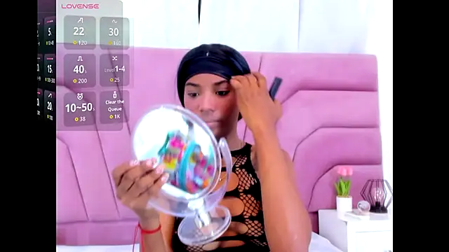 Snapshot of MarianRosse chatting on November 4, 2025, 9:07 pm MarianRosse online show from November 4, 2025, 9:07 pm