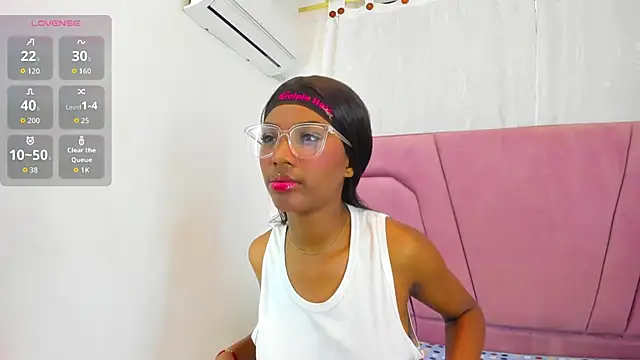 Snapshot of MarianRosse chatting on November 12, 2025, 9:29 pm MarianRosse online show from November 12, 2025, 9:29 pm