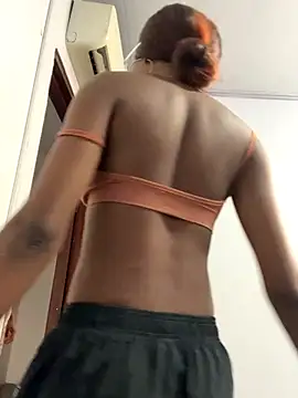 Snapshot of MarianRosse chatting on December 5, 2025, 7:23 pm MarianRosse online show from December 5, 2025, 7:23 pm