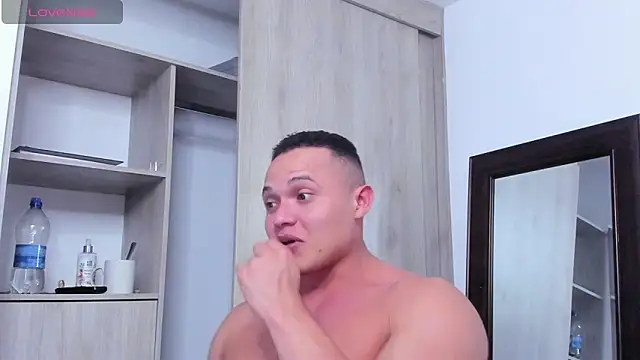 KingLevi01 online show from November 30, 2025, 11:49 pm