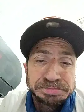 Snapshot of Mrluckstick chatting on December 19, 2025, 4:05 am Mrluckstick online show from December 19, 2025, 4:05 am