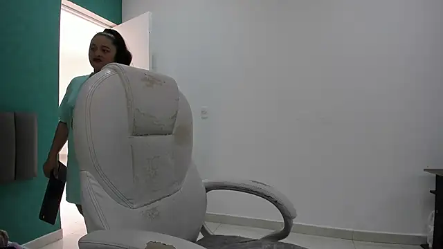 Snapshot of aradia_kiss chatting on October 22, 2025, 6:18 pm aradia kiss online show from October 22, 2025, 6:18 pm