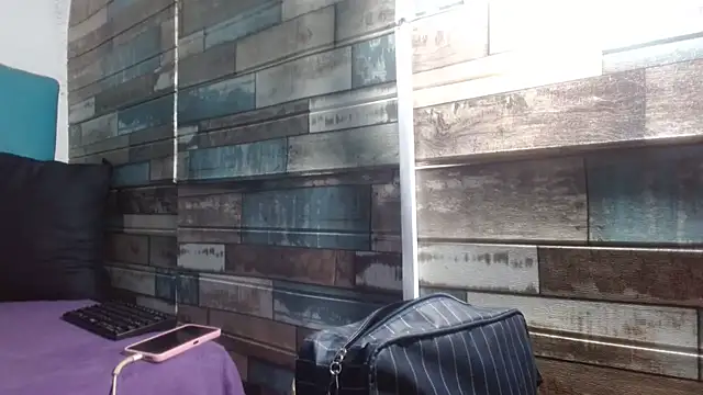 Yesamin Stone18 online show from April 6, 2026, 12:06 pm