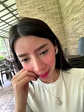 Min junn online show from October 3, 2025, 8:43 pm