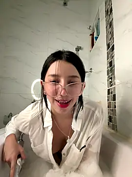 Min junn online show from October 10, 2025, 5:08 am