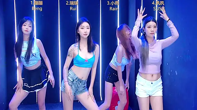 Snapshot of queen-001 chatting on October 23, 2025, 12:04 pm queen-001 online show from October 23, 2025, 12:04 pm