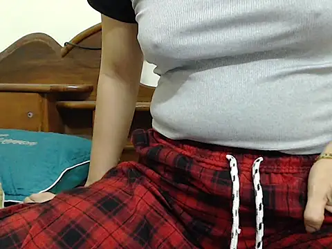 Snapshot of Ami_8x chatting on December 18, 2025, 3:05 pm Ami 8x online show from December 18, 2025, 3:05 pm