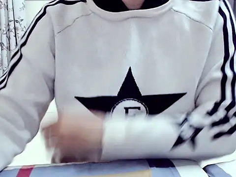 Snapshot of Ami_8x chatting on December 4, 2025, 10:31 pm Ami 8x online show from December 4, 2025, 10:31 pm