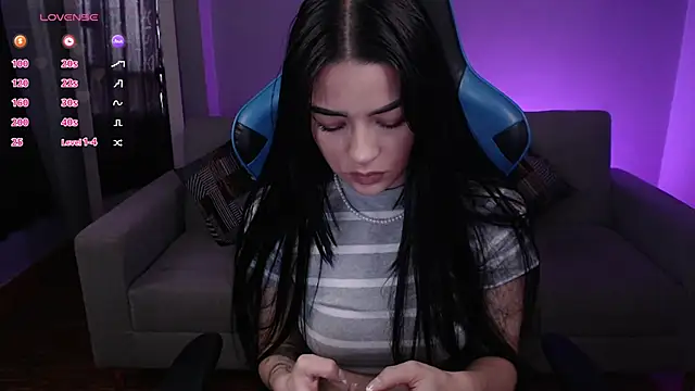 Yourworstnightmare333 online show from April 3, 2026, 4:24 pm