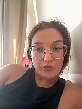 Snapshot of Bellatrisssaa chatting on September 14, 2025, 10:04 am Bellatrisssaa online show from September 14, 2025, 10:04 am