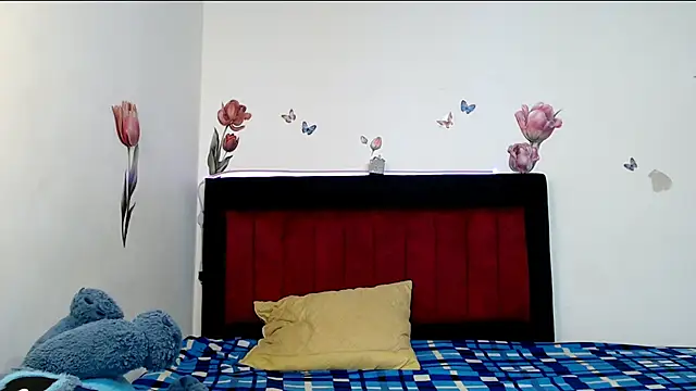 Valeryxs online show from April 20, 2026, 1:03 pm