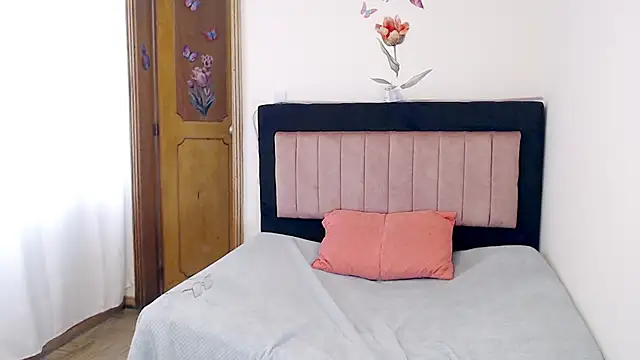 Valeryxs online show from February 12, 2026, 8:08 pm