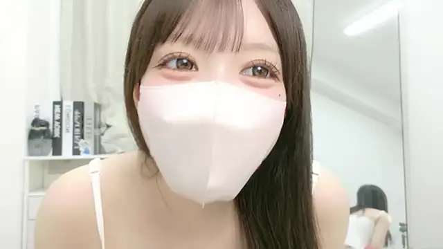 roachan  online show from July 17, 2026, 1:41 pm