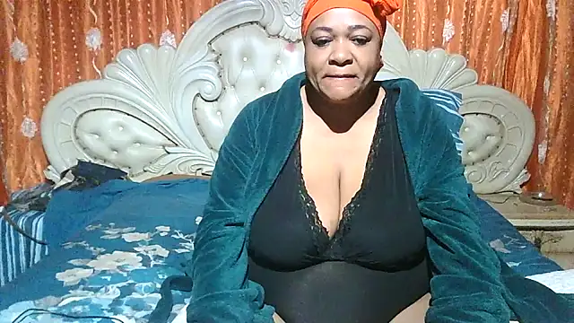 BUSTY QUEEEN online show from October 19, 2025, 2:58 am