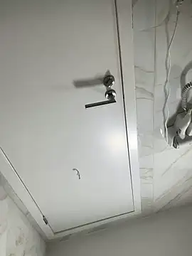 dgzzzkskks online show from September 29, 2025, 1:01 am