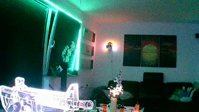 Snapshot of hellgirl1980 chatting on December 5, 2025, 8:06 pm hellgirl1980 online show from December 5, 2025, 8:06 pm