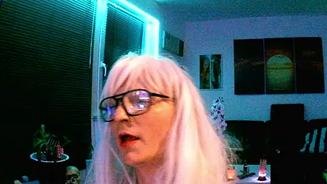 Snapshot of hellgirl1980 chatting on November 12, 2025, 11:08 pm hellgirl1980 online show from November 12, 2025, 11:08 pm