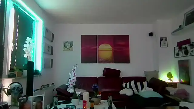 Snapshot of hellgirl1980 chatting on November 20, 2025, 11:11 am hellgirl1980 online show from November 20, 2025, 11:11 am