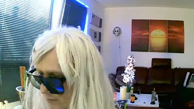 Snapshot of hellgirl1980 chatting on November 25, 2025, 7:41 am hellgirl1980 online show from November 25, 2025, 7:41 am