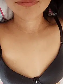 Snapshot of bebeksiii chatting on October 28, 2025, 8:24 am bebeksiii online show from October 28, 2025, 8:24 am