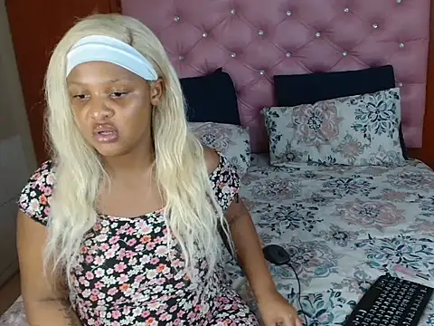 HotAssQueen online show from October 19, 2025, 6:54 pm