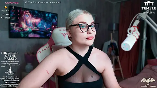 Snapshot of Wounded_Goddess_ chatting on November 12, 2025, 5:28 pm Wounded Goddess online show from November 12, 2025, 5:28 pm