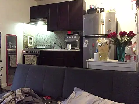 littyleesh1 online show from April 10, 2026, 11:28 am