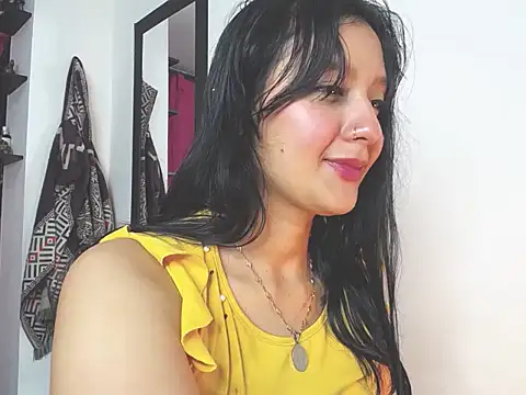 charlottekiss99 online show from December 15, 2025, 1:44 am