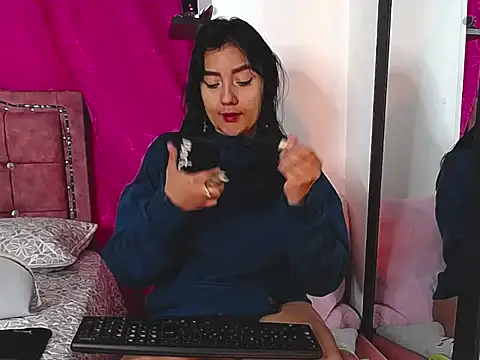 Snapshot of charlottekiss99 chatting on September 19, 2025, 11:47 am charlottekiss99 online show from September 19, 2025, 11:47 am