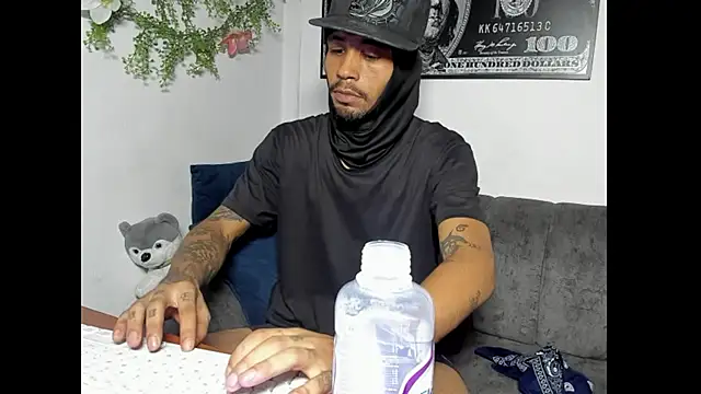 Snapshot of carl_jhonson821 chatting on November 6, 2025, 9:13 am carl jhonson821 online show from November 6, 2025, 9:13 am