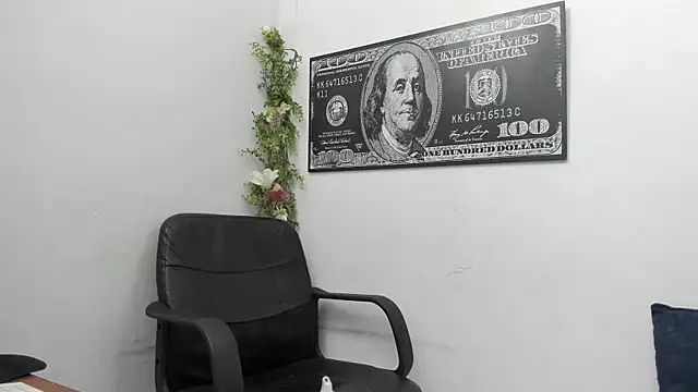 Snapshot of carl_jhonson821 chatting on November 30, 2025, 8:37 am carl jhonson821 online show from November 30, 2025, 8:37 am