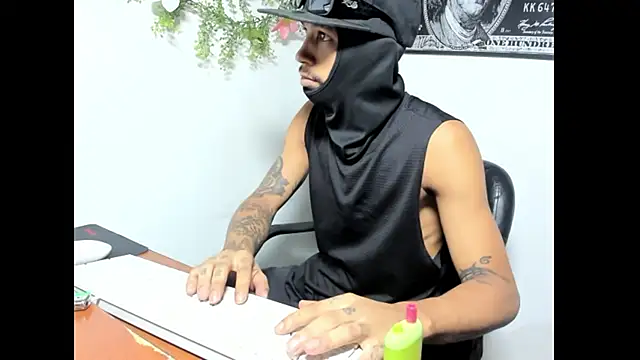 Snapshot of carl_jhonson821 chatting on November 2, 2025, 10:42 am carl jhonson821 online show from November 2, 2025, 10:42 am