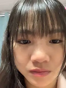 Emlyly-18 online show from November 6, 2025, 3:43 am