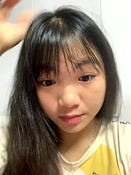 Emlyly-18 online show from October 30, 2025, 2:21 am