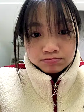 Emlyly-18 online show from December 4, 2025, 11:09 am