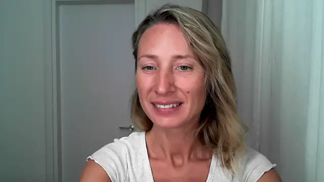 Snapshot of Paevoa chatting on November 15, 2025, 3:27 pm Paevoa online show from November 15, 2025, 3:27 pm