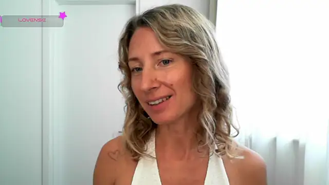 Snapshot of Paevoa chatting on December 18, 2025, 9:36 am Paevoa online show from December 18, 2025, 9:36 am