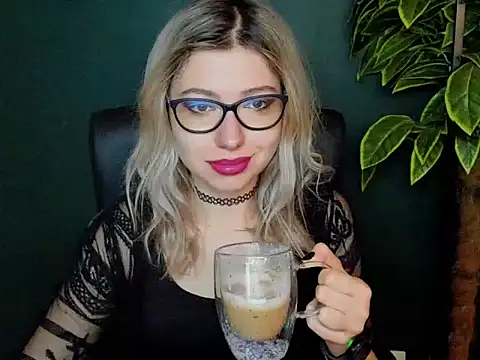 loveHeidi online show from December 2, 2025, 5:31 am