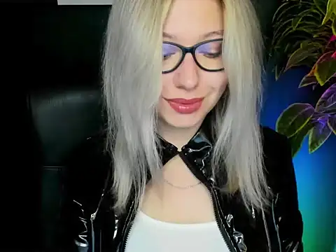 loveHeidi online show from September 18, 2025, 4:26 am