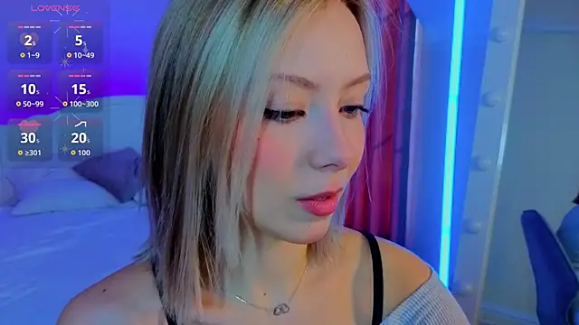 LumMina online show from April 23, 2026, 2:40 am