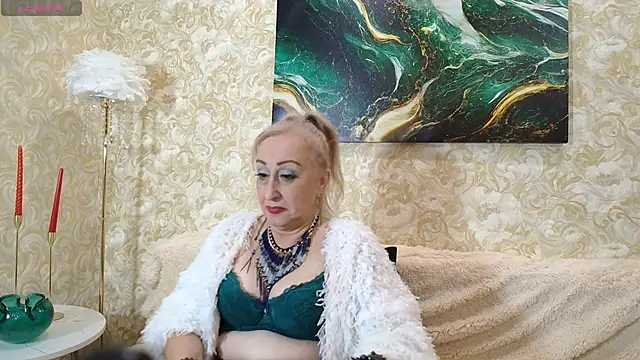 Snapshot of _Sara__Smith_ chatting on October 16, 2025, 8:00 am  Sara  Smith  online show from October 16, 2025, 8:00 am