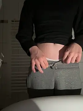 Snapshot of Jamilo_young chatting on October 1, 2025, 10:35 pm Jamilo young online show from October 1, 2025, 10:35 pm