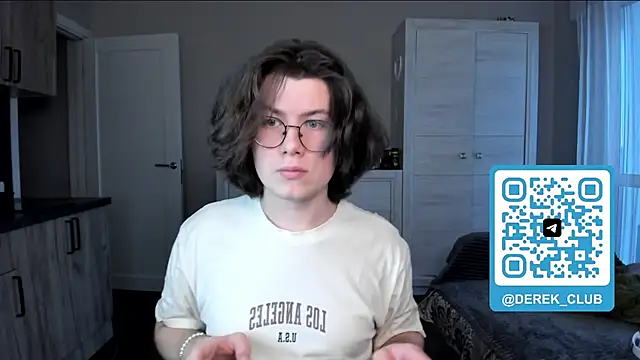 Snapshot of Derek_Shameless chatting on April 25, 2026, 4:26 pm Derek Shameless online show from April 25, 2026, 4:26 pm